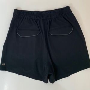 LULULEMON ATHLETICA Black pleated shorts. Size 6.
